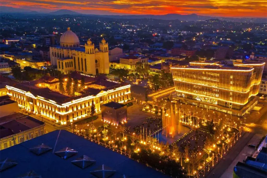Cadenas hoteleras internacionales evalúan invertir en el centro histórico de San Salvador