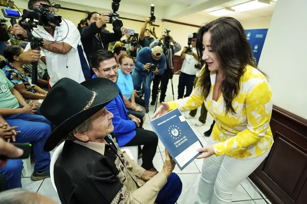 Gobierno regulariza 80,000 lotes vinculados con ARGOZ